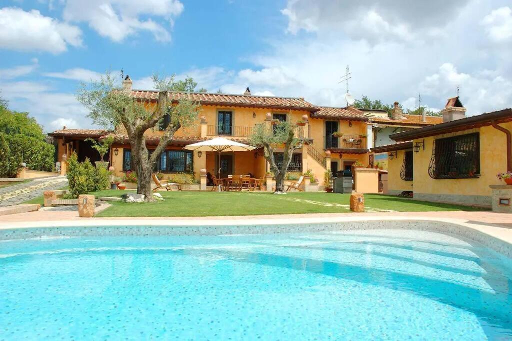 Appartamento Cosy Penthouse Loft With Stunning View Roma Esterno foto