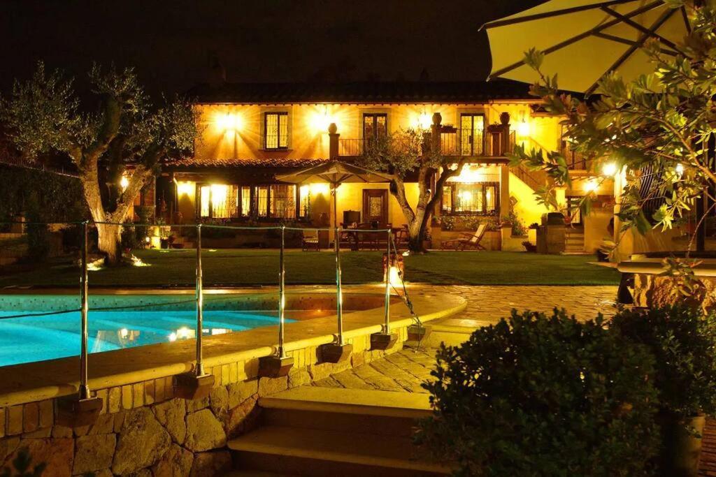 Appartamento Cosy Penthouse Loft With Stunning View Roma Esterno foto
