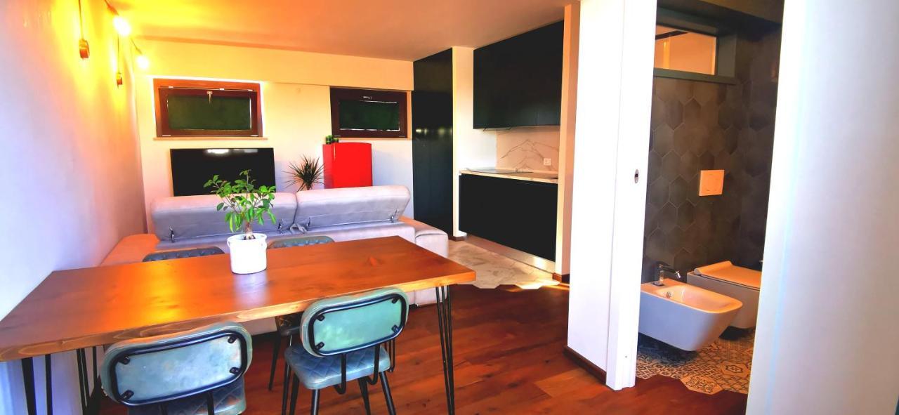 Appartamento Cosy Penthouse Loft With Stunning View Roma Esterno foto