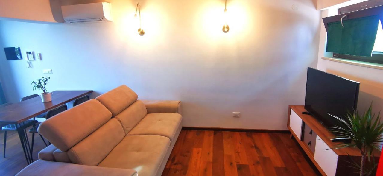 Appartamento Cosy Penthouse Loft With Stunning View Roma Esterno foto